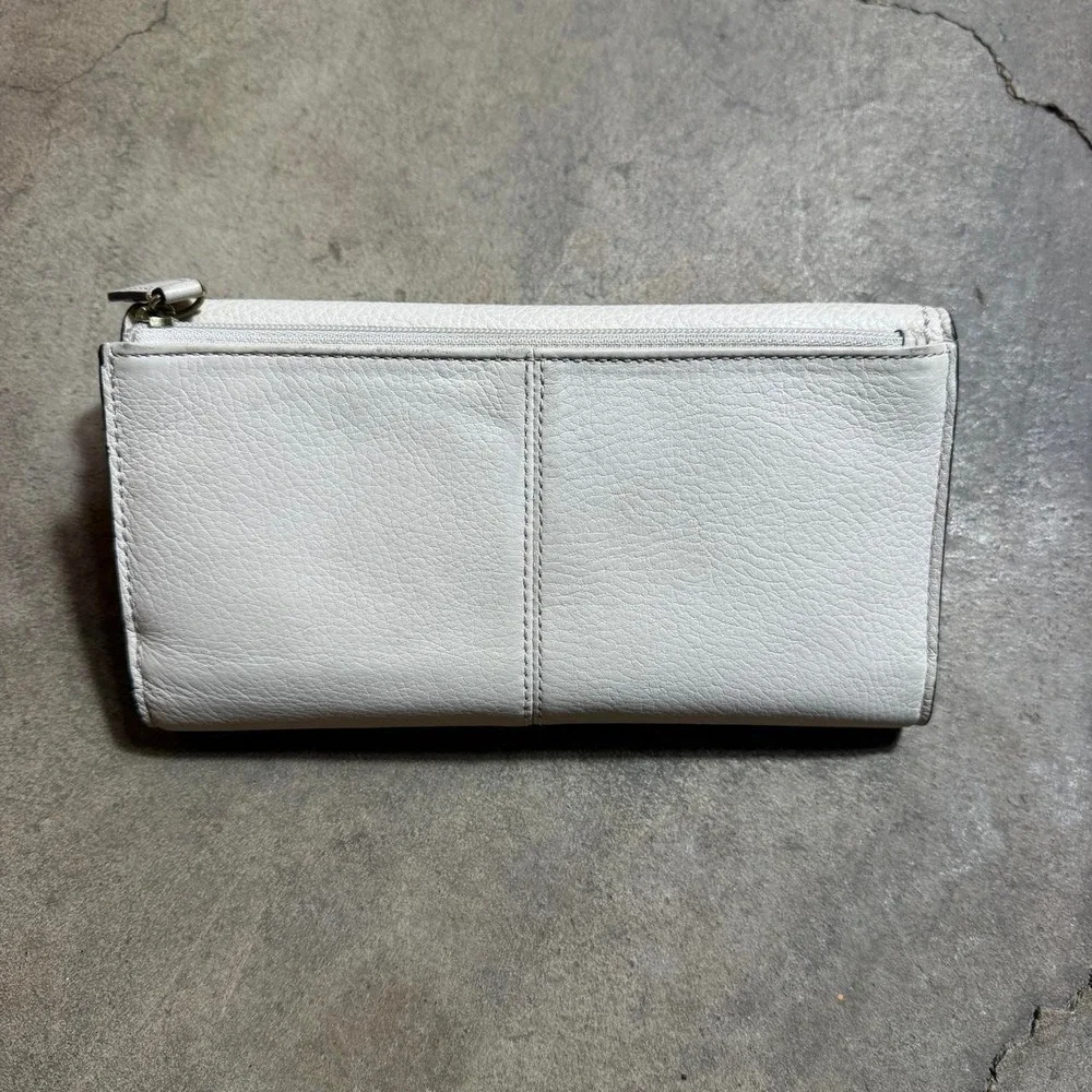 Coach White Pebbled Leather Turnlock Checkbook Wallet Y2K Silver Hardware